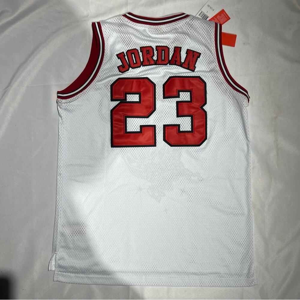 Chicago Bulls Jordan #23 Cement Basketball Jersey (L) - Picture 6 of 6